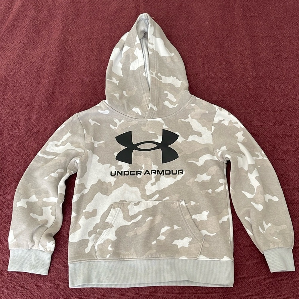 Under Armour boys’ hoodie sweatshirt- size 7- light gray.